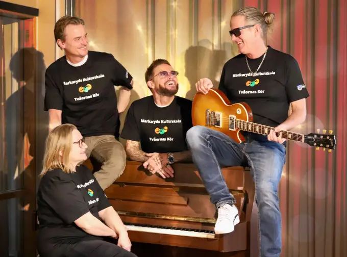 Överst från vänster: Tomas Jonsson, Ola Brandt, Lars Gahlin, sittande vid piano, Arja Jantunen